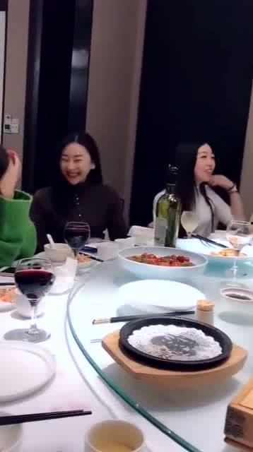 日韩矮桌吃饭视频在线观看,在线观看体验独特饮食文化 日韩矮桌吃饭视频在线观看,在线观看体验独特饮食文化